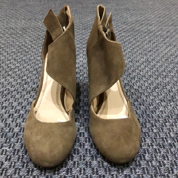 Envy * Taupe Faux-suede Pumps * Size 9 - Picture 2 of 6